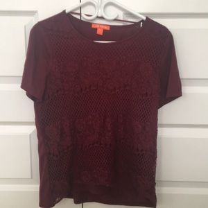 casual maroon tee